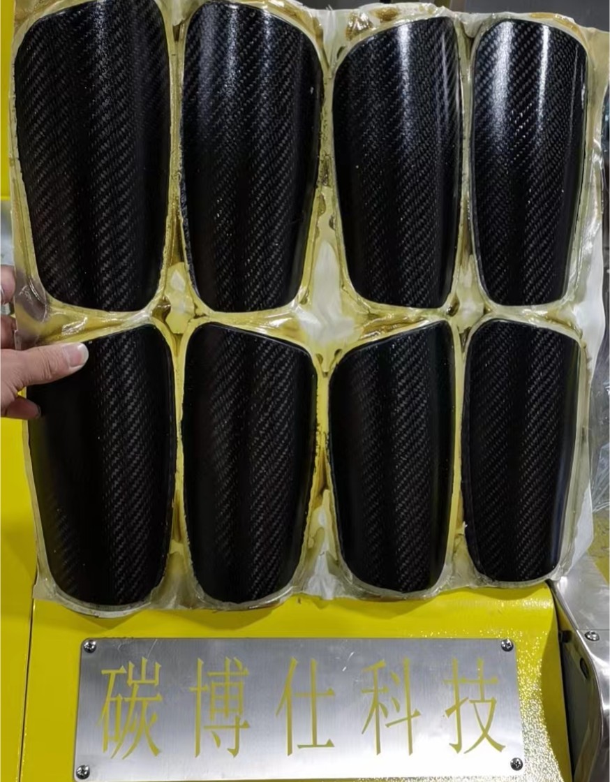 碳纤维护具(图2)